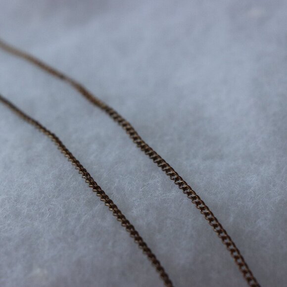 17" Inch gold toned chain link necklace, used good condition - Picture 3 of 5